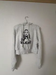 DE.LIGHT プリント クロップド丈 パーカーのサムネイル