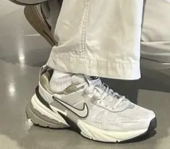 《NIKE ナイキ》 v2k run 24.5cm ベージュ