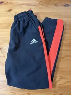 adidas 黒/赤 長ズボン　ジャージパンツ　140cm