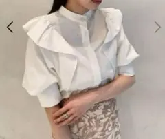 SNIDELスナイデル フリル付きホワイトシャツ 半袖