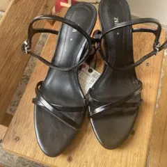 ZARA ブラック ストラップサンダル