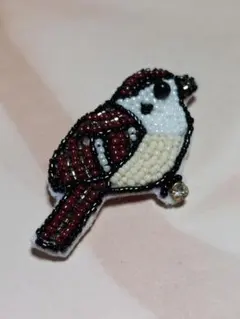 可愛いつばめブローチ　ビーズ刺繍ブローチ　ハンドメイド