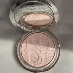 Dior ディオールスキン ミネラル ヌード ルミナイザー パウダー 001