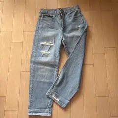 ユニクロ　アンクルジーンズダメージ加工 ライトブルー