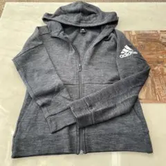 adidas グレー フード付きパーカー