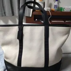 最終お値引きしました。新品未使用　COACH トートバッグ ホワイト ブラック