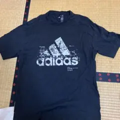 adidasTシャツになります。Mサイズ170サイズになります。