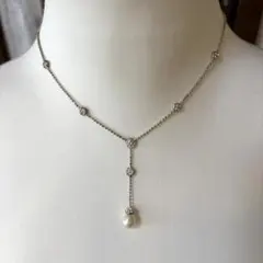 Monet モネ　パール調チャーム付き ステーションネックレス シルバーカラーのサムネイル