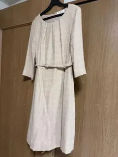 OLD ENGLAND ベージュ 膝丈ワンピース 七分袖のサムネイル