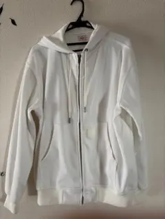 RODEO CROWNS 白パーカー