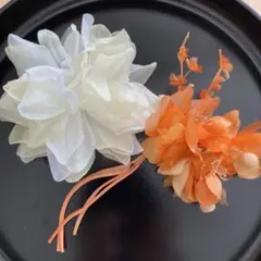 新学期セール❣️ ホワイト・オレンジ 花モチーフ コサージュ 2種類
