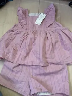 ピンク フリル付き タンクトップとショートパンツセット　セットアップ