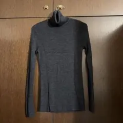 新品未使用　ユニクエクストラファインメリノ リブタートルネックセーター