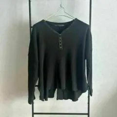 黒 ヘンリーネック 長袖ニット