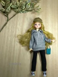 95.リカちゃん22cmドール服　パーカーとパンツなど3点