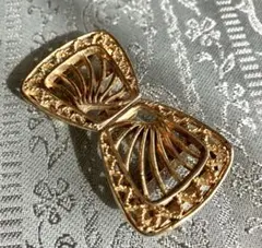 土日セール昭和レトロ 当時物　金色リボン型おしゃれな透かしデザインベルトバックル