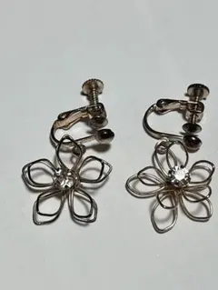 花形モチーフイヤリング