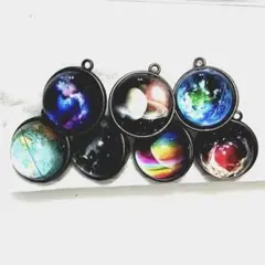 宇宙、惑星、月、地球のチャーム7個セットまとめ売り　キーホルダー、ネックレス