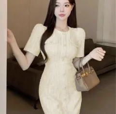 クリーム色のツイードドレス