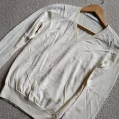 ギャルリーヴィー　ウール100% Ｖネックニット　セーター