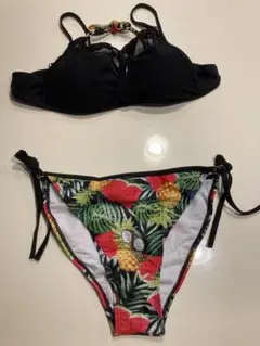 ビキニセット 黒トライアングル＆フルーツ柄　Mサイズ