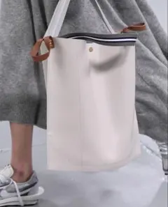 《新品　美品》sacai カウハイド レザーバッグ ベージュ 定価89,000円のサムネイル