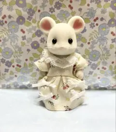 シルバニア　お母さん　服【襟レースと4つの小さめ白リボンの花柄ホワイトワンピ】