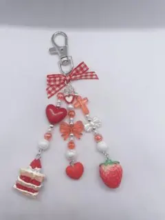 ビーズキーホルダーストラップコレクトブック　韓国y2k いちご　赤　チャーム