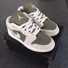 ナイキ　エアジョーダン1 LOW SE GS ミディアムオリーブ