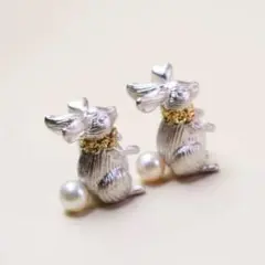 淡水パール うさぎモチーフ 合金 シルバー色／ゴールド色 ブローチ
