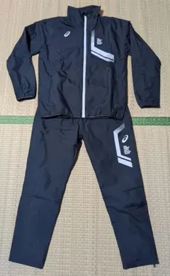 asics ウィンドブレーカー