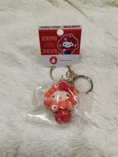 【新品未使用】立体マスコット ミャクミャク サンリオ 推しカラー キティ