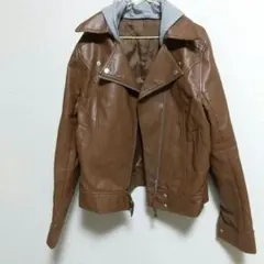 ブラウン フェイクレザージャケット ライダースジャケット グレーのフード付き
