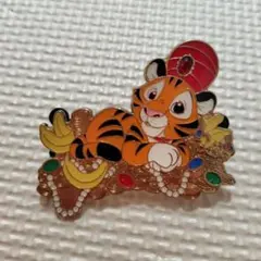 ディズニーリゾート　チャンドゥ　ピンバッジ　寝そべりピンバッジのサムネイル