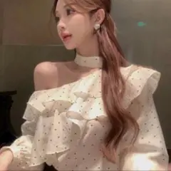 水玉　ブラウス　シフォン　ガーリー　ドット柄オフショル　ワンホン　ショルダー