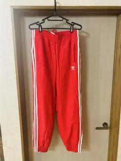 【新品未使用】adidas 赤 ジャージパンツ M