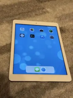 Apple iPad Air (モデルA1474) シルバー