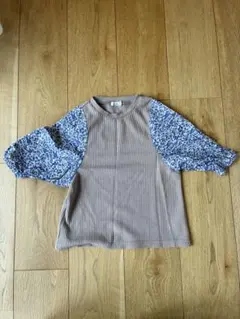 リブ編みボディ 花柄袖 Tシャツ