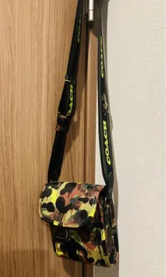 COACH ボディバッグ ショルダーバッグ カモフラ 迷彩 ネオン - メルカリ