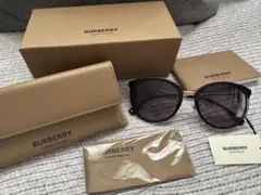 BURBERRY サングラス ブラック ゴールドのサムネイル