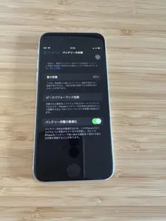 Apple iPhone SE (第2世代) ホワイト 本体