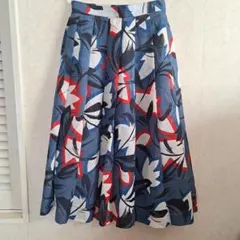 【タグ付き】昭和レトロ　プリーツスカート 青 赤 花柄　ひざ丈　ビンテージ