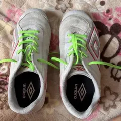 umbro メッシュシューズ ホワイト/レッド/グリーン23.5