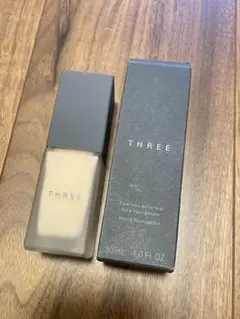 スリーTHREE フローレスエシリアル フルイド ファンデーション　100のサムネイル