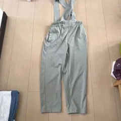 130センチ　くすみグリーン　サロペット