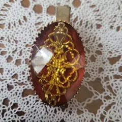 ワインレッドのオーバル型ヘアクリップ　ゴシック　クラシカル