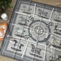 HERMESエルメス　カレ90　馬着　シルクスカーフ　グレージュ　ホースモチーフ