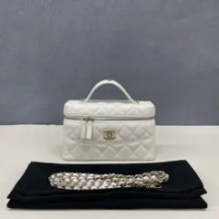 CHANEL ホワイト キルティング ショルダーバッグad - メルカリ