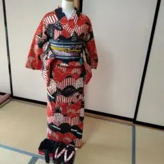 赤と黒の花柄浴衣と帯、バッグ付き　下駄つきのサムネイル