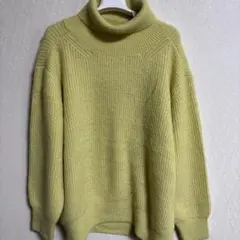 イエロー タートルネック ニット セーター　アーバンリサーチ